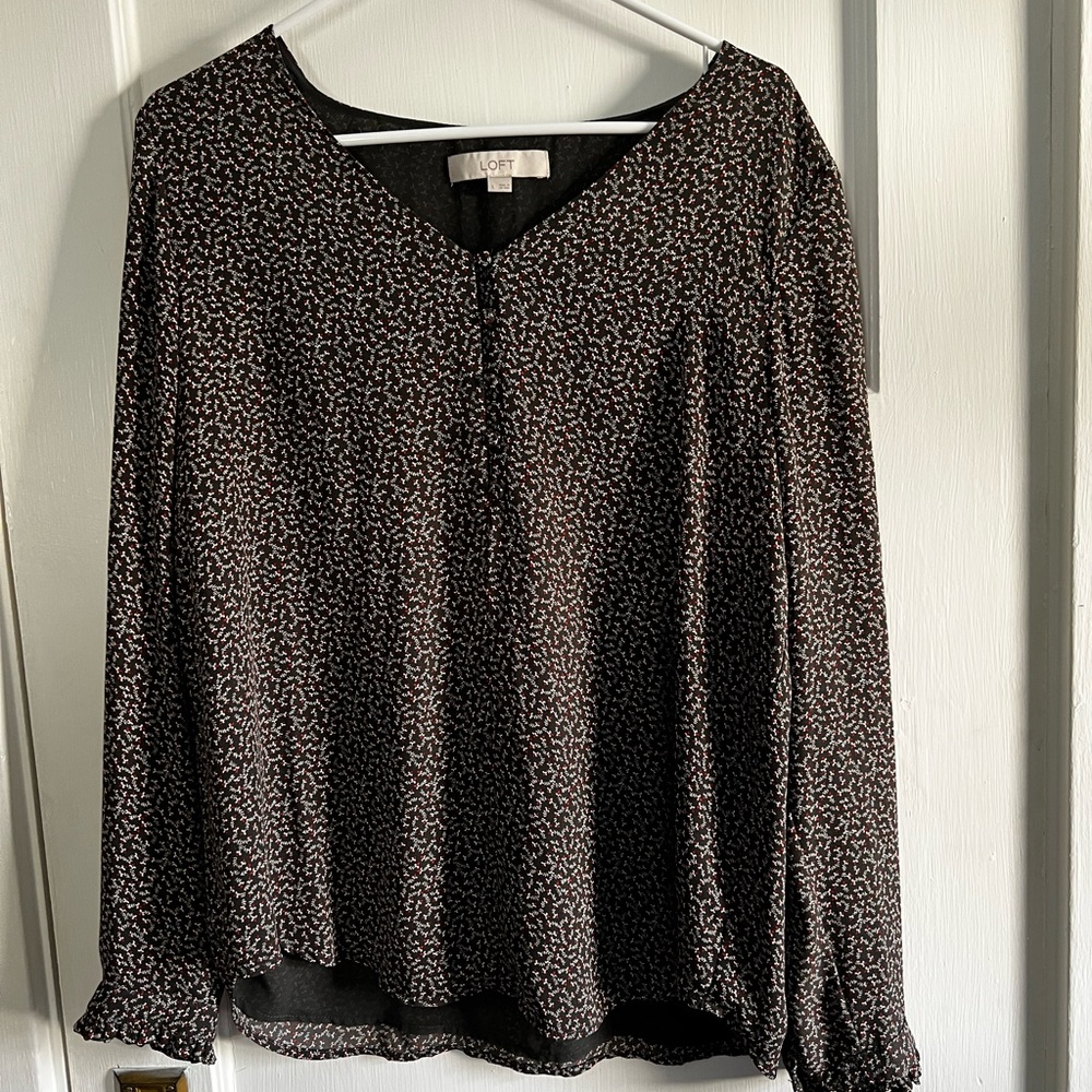 LOFT Women's Green and White Printed Top